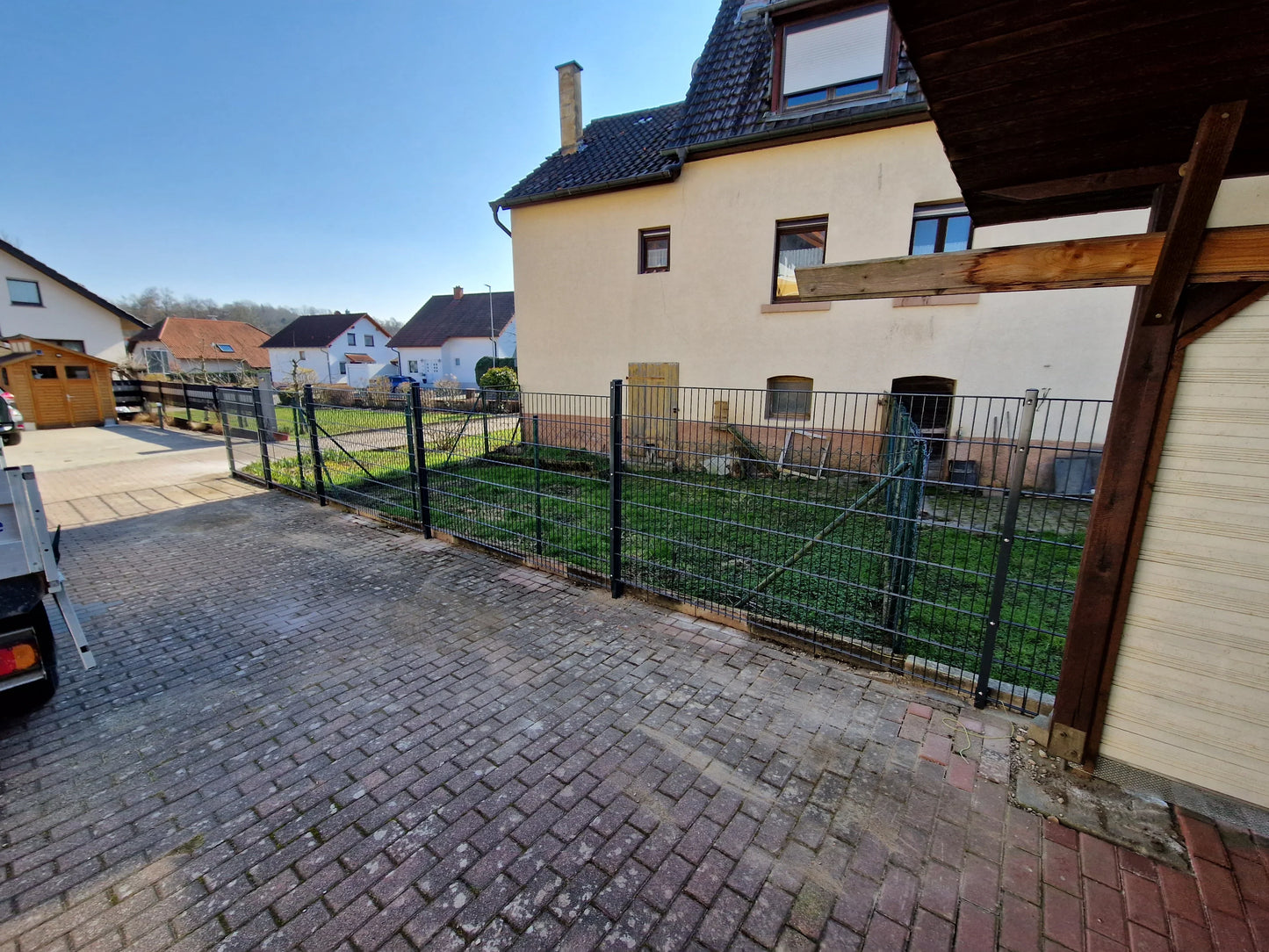 Doppelstabmattenzaun aus Metall als Zaunanlage für Grundstückssicherung – MY-Zaunsysteme