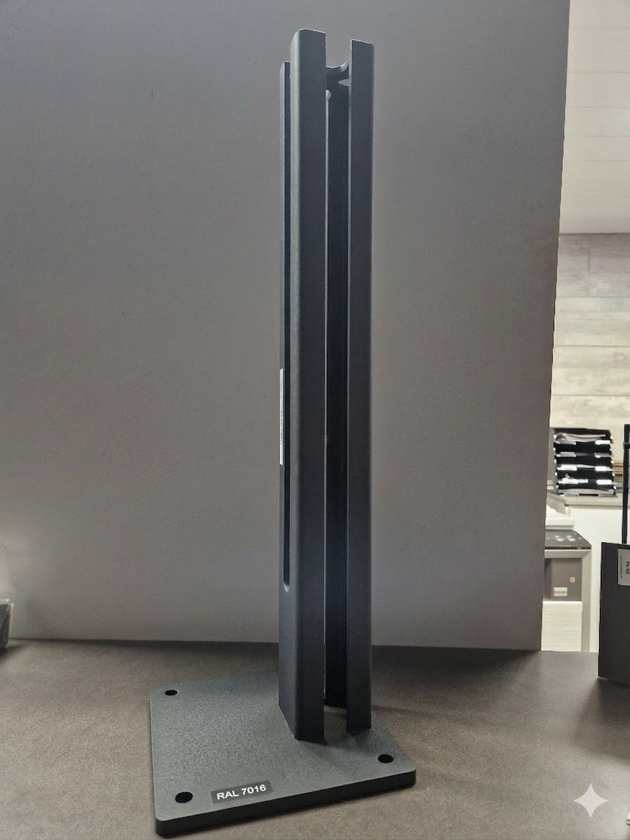 Fussplatte 80x80 aus Metall in Anthrazit RAL 7016 für Zaunanlage – MY-Zaunsysteme