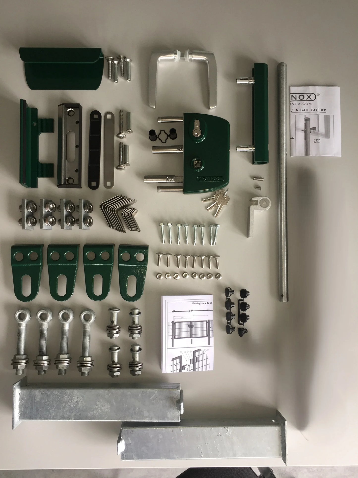 Tor-Beschlagset aus Metall für Zaunanlagen, inklusive Schloss, Griffen und Montagematerial – MY-Zaunsysteme