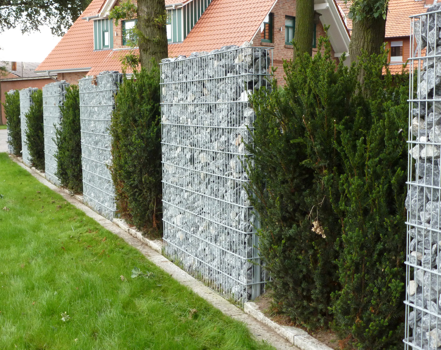 Gabionenzaun aus Metall mit Steinen als Zaunanlage im Garten – MY-Zaunsysteme