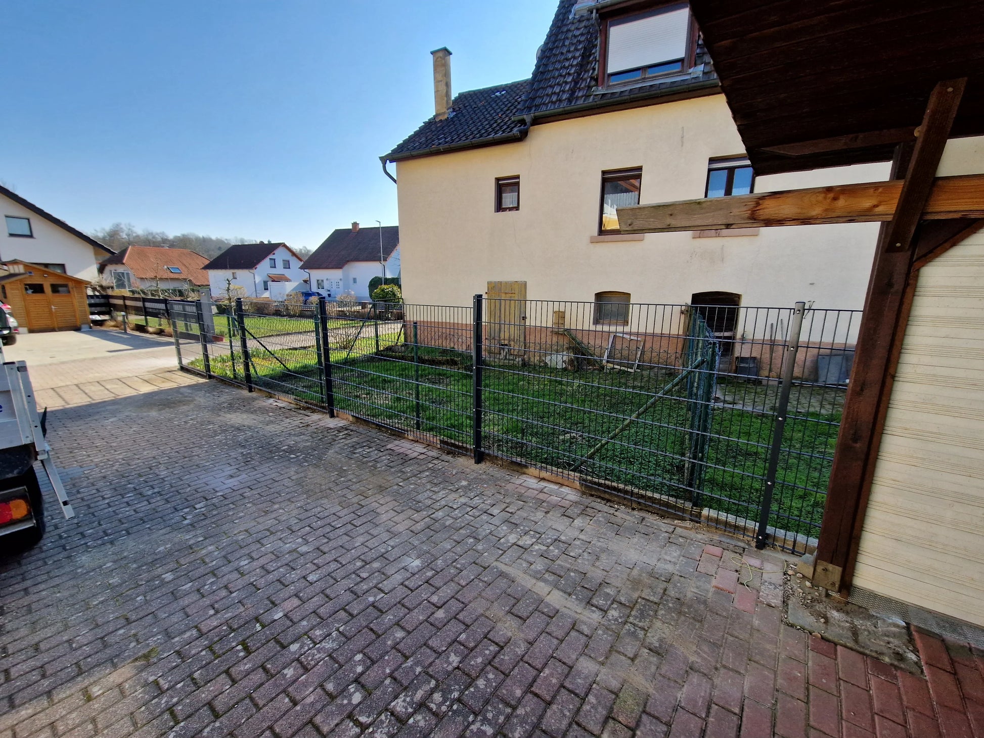 Doppelstabmattenzaun aus Metall als Zaunanlage für Grundstückssicherung – MY-Zaunsysteme