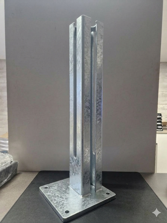 Fussplatte 100x100 feuerverzinkt aus Stahl zur Montage von Zaunanlagen – MY-Zaunsysteme