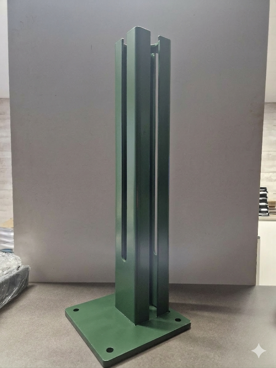 Fussplatte 100x100 aus Metall, grün, zur Montage von Zaunanlagen – MY-Zaunsysteme