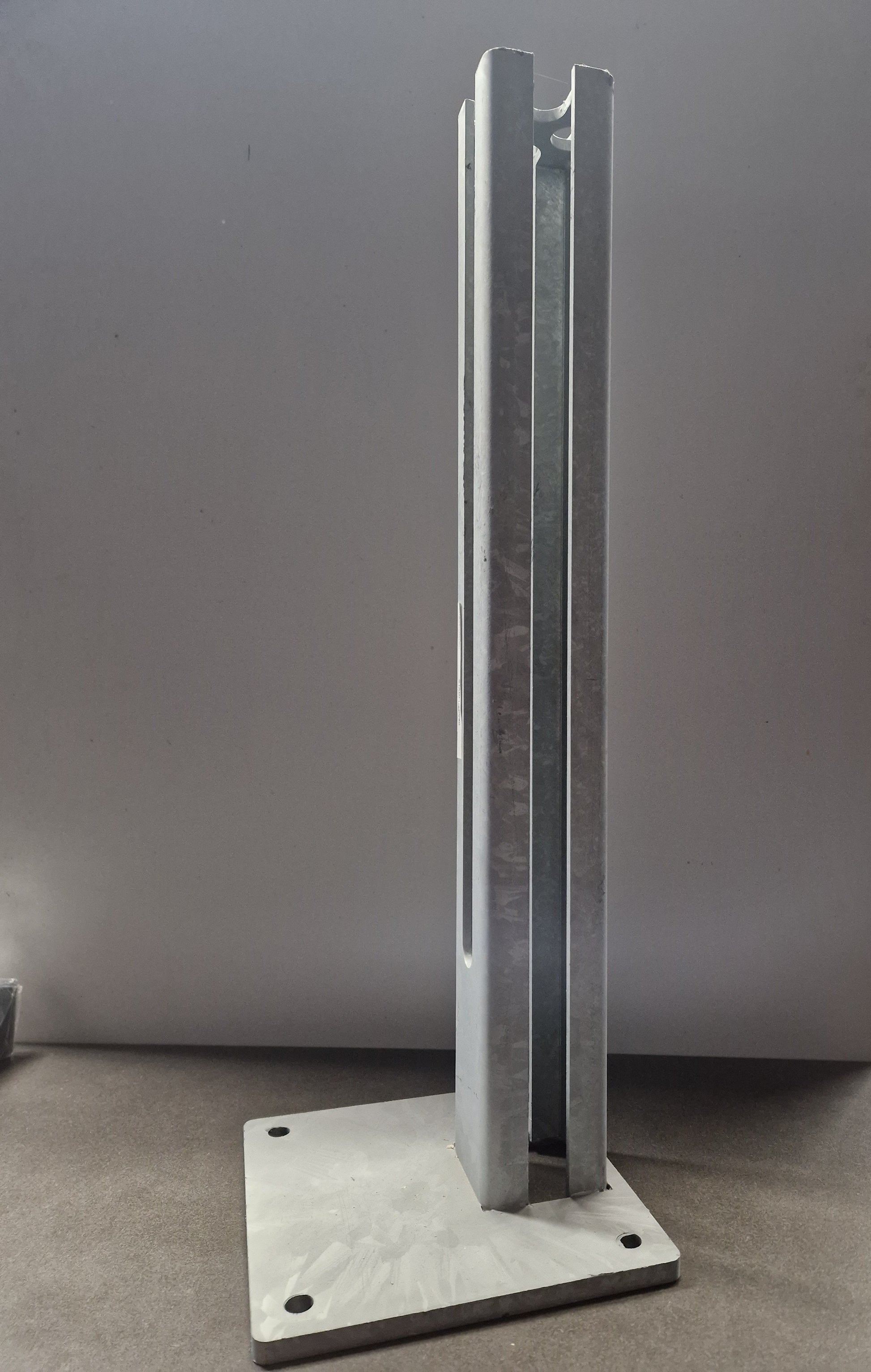 Fussplatte 80x80 feuerverzinkt, Stahl, für Zaunanlage – MY-Zaunsysteme