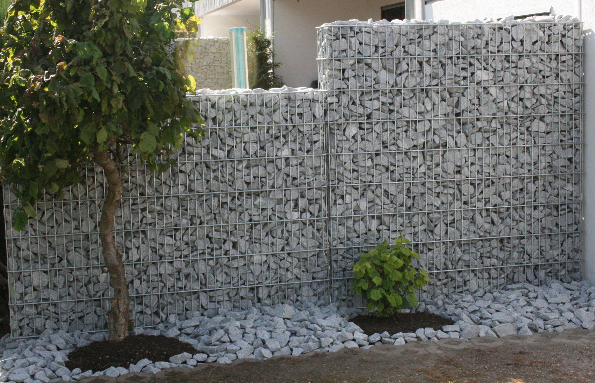 Gabionenzaun aus Metall mit Steinf�llung als Sichtschutz-Zaunanlage im Garten – MY-Zaunsysteme