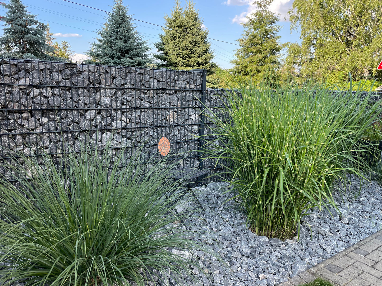 Gabionenzaun aus Metall mit Steinen als Sichtschutz-Zaunanlage im Garten – MY-Zaunsysteme