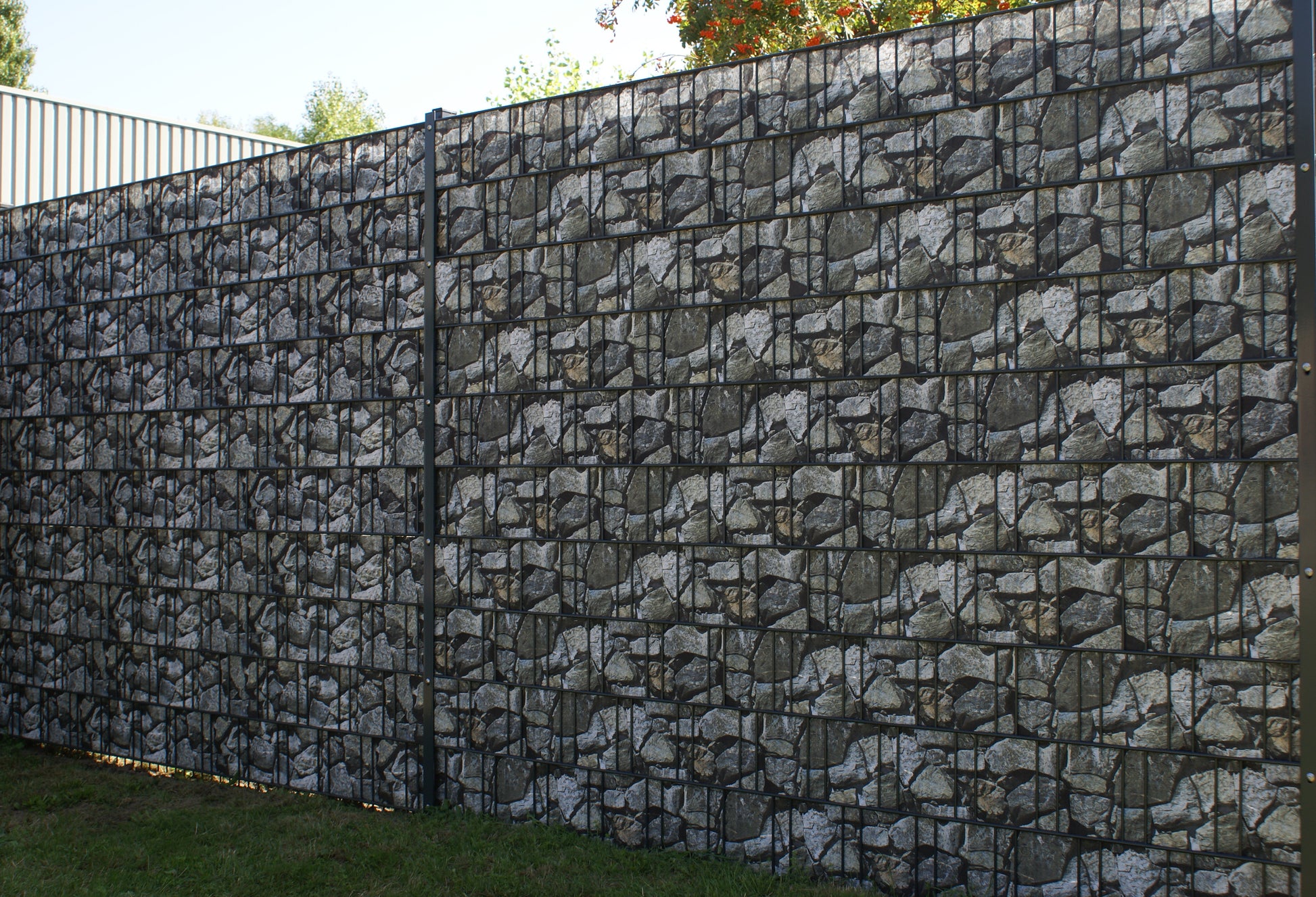 Sichtschutz Bruchstein, Material Kunststoff, als Zaunanlage im Garten – MY-Zaunsysteme