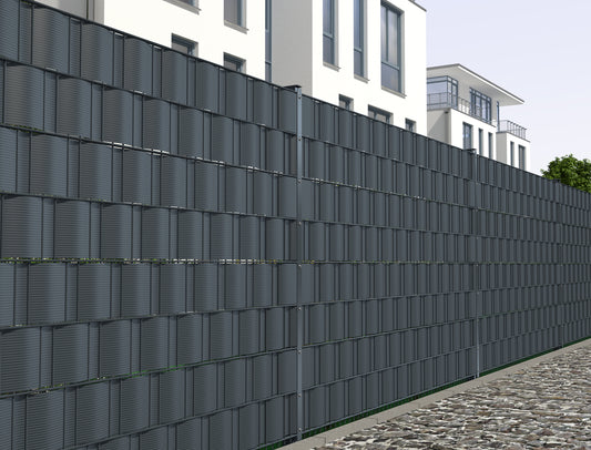 Sichtschutz 1630 A profiliert aus Metall als moderne Zaunanlage für Privatsphäre – MY-Zaunsysteme