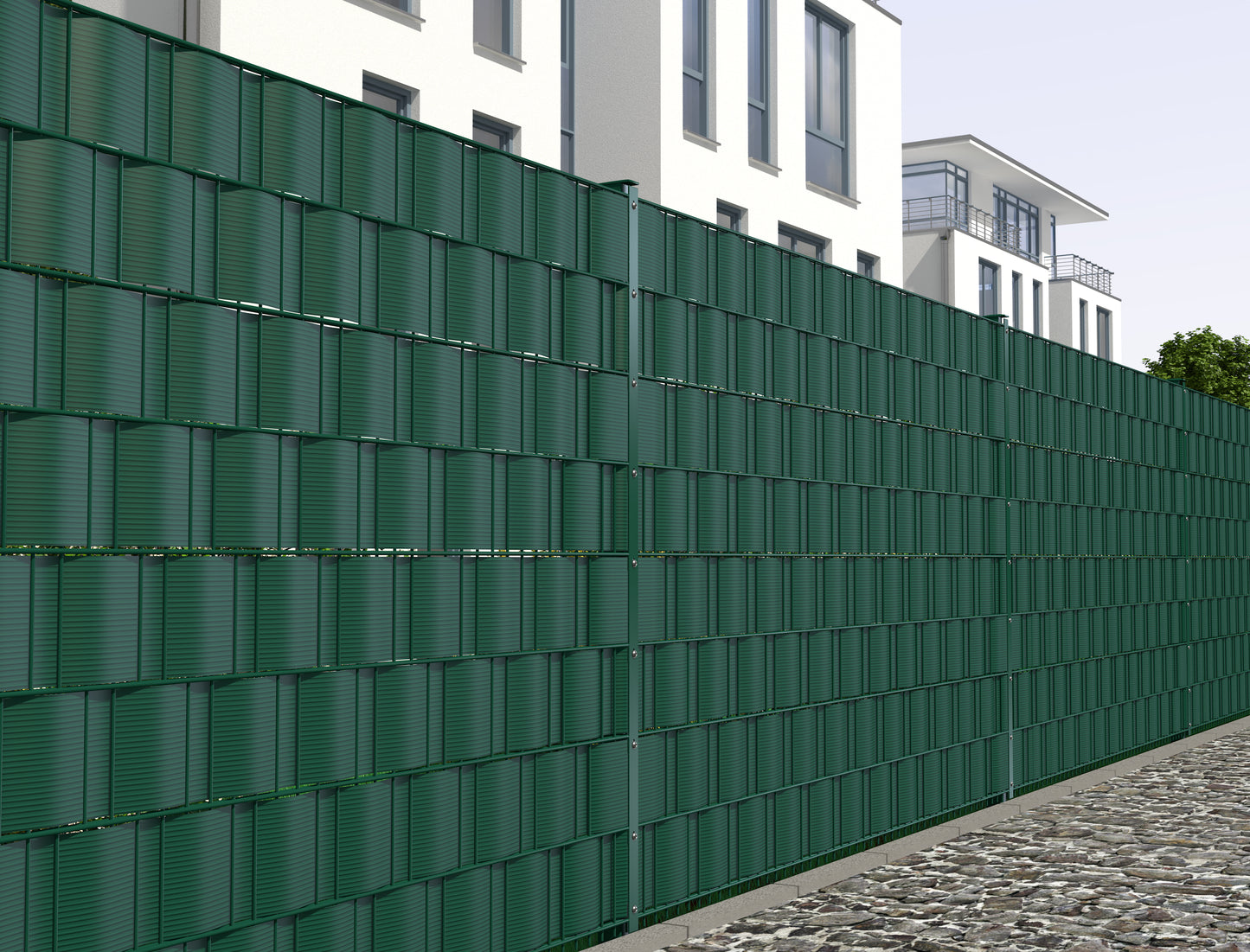 Sichtschutz 1630 G profiliert aus Metall als moderne Zaunanlage vor Gebäuden – MY-Zaunsysteme