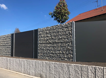 Gabionen-Zaunanlage aus Metall und Steinen als Sichtschutz im Außenbereich – MY-Zaunsysteme