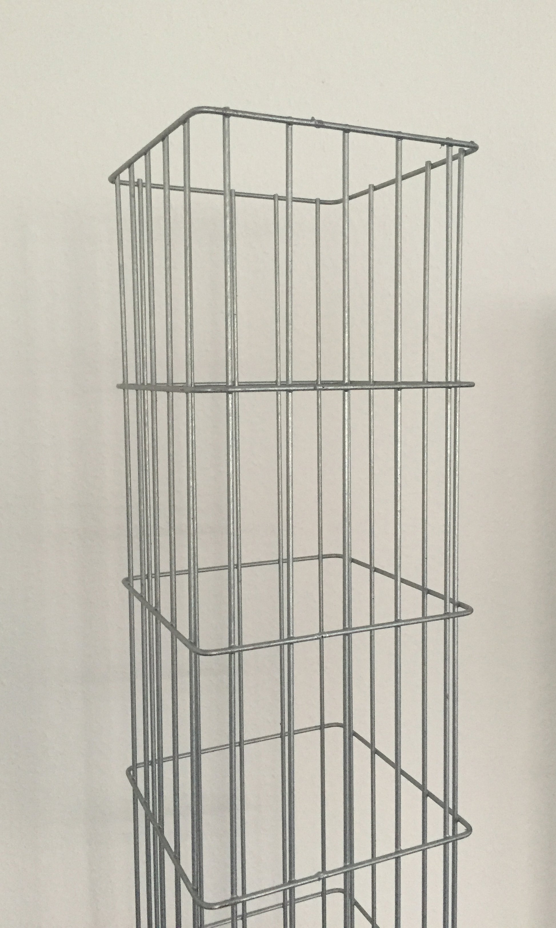 Steinsäule aus Metallgitter zur Zaunanlage, ideal als Gabionen-Säule – MY-Zaunsysteme