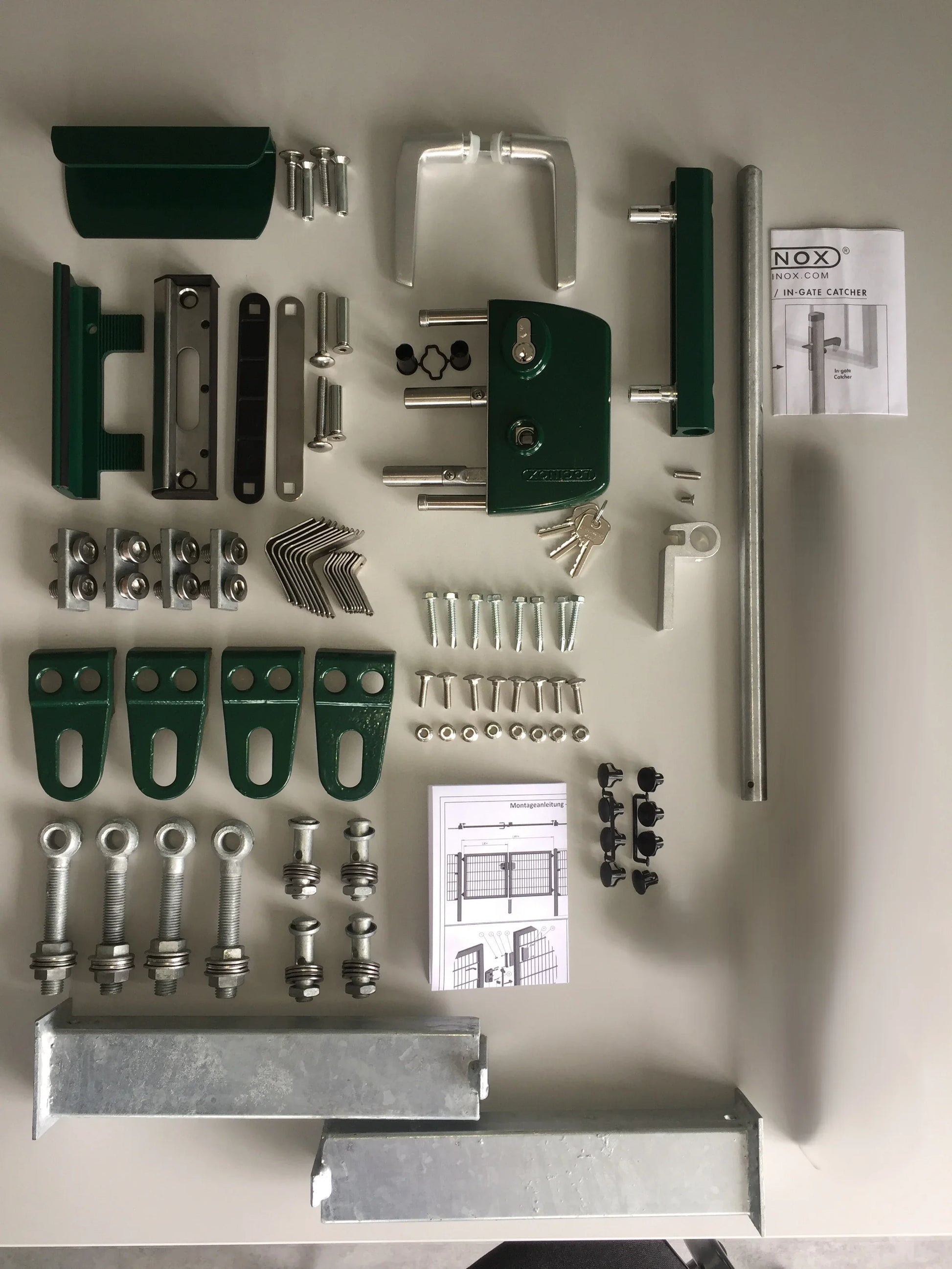 Tor-Beschlagset aus Metall für Zaunanlagen, inklusive Schloss, Griffen und Montagematerial – MY-Zaunsysteme